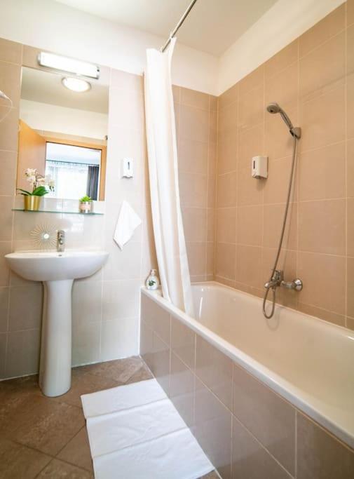 Free Parking! Soho Budapest 304, 4 Ppl, Ac, Fast Wifi, Smart Tv Экстерьер фото